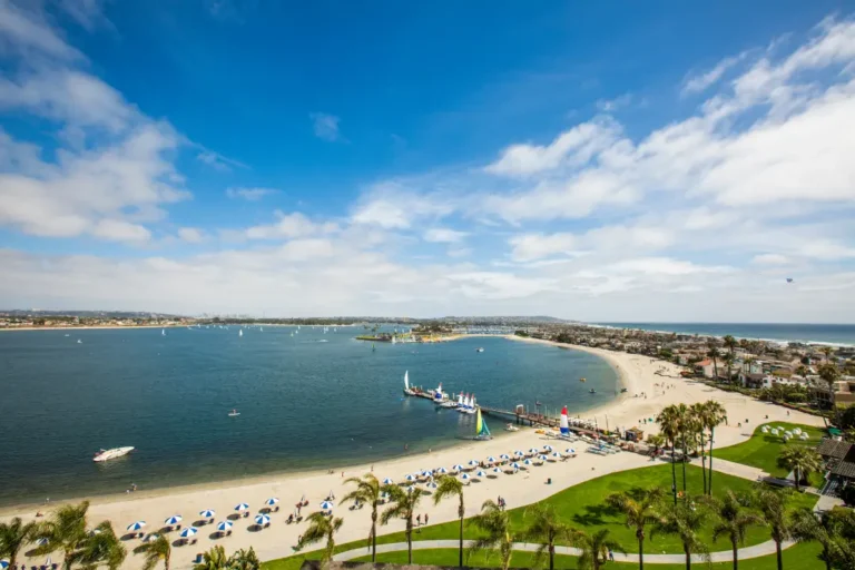 Comfortable residential mental health facility near Mission Beach with therapy spaces and tranquil coastal surroundings