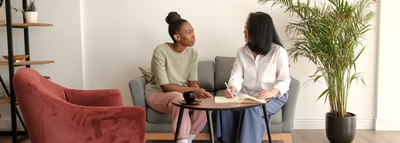 Therapist and patient in calm discussion during a mental health session—highlighting compassionate support and treatment for bipolar depression in a professional setting.